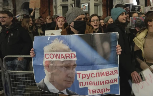 Ρωσία: Πάνω από 340 συλλήψεις σε εκδηλώσεις στη μνήμη του Αλεξέι Ναβάλνι (βίντεο)