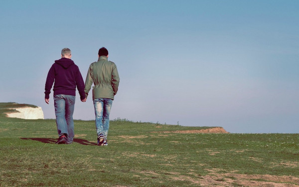 «Γιορτάζουμε αυτή την ιστορική στιγμή»: Κοινή δήλωση 28 πρεσβειών για την ψήφιση του γάμου ομοφύλων