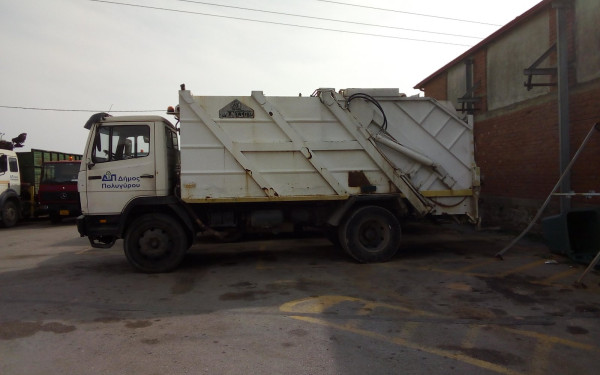 Χαλκιδική: Με εφτά απορριμματοφόρα παλεύει να καθαρίσει ο Δήμος Πολυγύρου