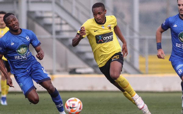 Super League 2: Άντεξε στο Σεραφίδειο ο Ηρακλής, «λευκή» ισοπαλία στο ντέρμπι κορυφής (βίντεο)