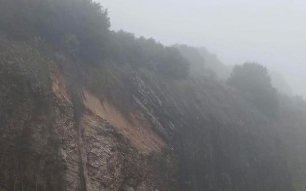Έκλεισε λόγω κατολίσθησης η εθνική οδός Ιωαννίνων - Κόνιτσας (φωτ.)