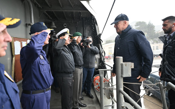 Στη Φρεγάτα «Ύδρα» ο Νίκος Δένδιας: «Η Ελλάδα με ηγετικό ρόλο στην παγκόσμια ναυτιλία» (φωτ.)