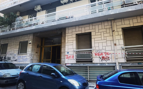 Θρίλερ με νεκρή γυναίκα στα Εξάρχεια - «Θέλαμε να αυτοκτονήσουμε μαζί» λέει ο σύντροφος της