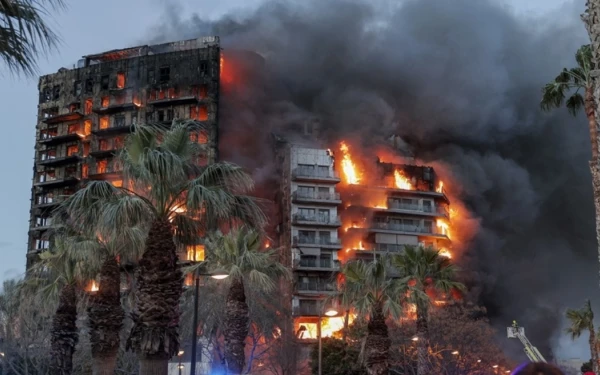 Ισπανία: 4 νεκροί και έως 19 αγνοούμενοι στην πυρκαγιά 14ώροφου κτιρίου