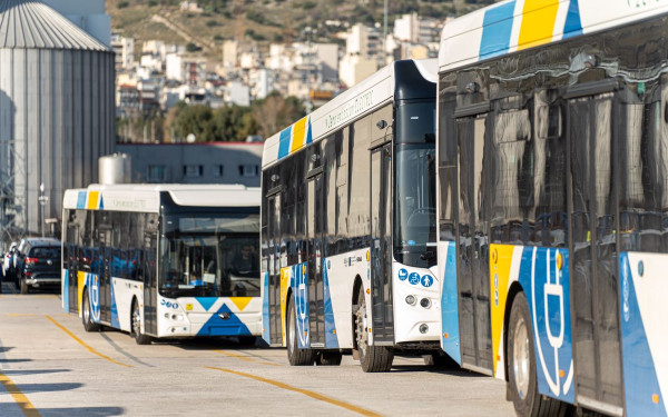 Έφτασαν στην Αθήνα τα πρώτα 140 ηλεκτρικά λεωφορεία (φωτ.)