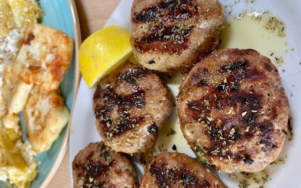 Καφενείον Η Συνάντηση: Ένας όμορφος χώρος στον Ταξιάρχη Χαλκιδικής, όπου οι συναντήσεις έχουν περιεχόμενο γαστριμαργικό