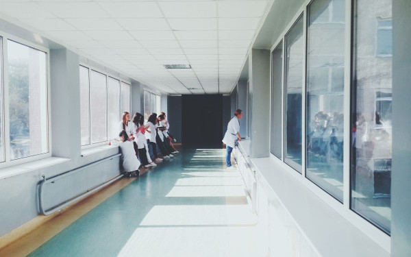 Η ΕΝΙΘ καταδικάζει τα συνεχώς αυξανόμενα περιστατικά βίας σε βάρος υγειονομικών Η ΕΝΙΘ καταδικάζει τα συνεχώς αυξανόμενα περιστατικά βίας σε βάρος υγειονομικών