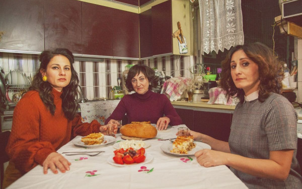 Η παράσταση «Μάλο Μόμε ή Μικρό Κορίτσι» στη Θεσσαλονίκη για 3 παραστάσεις