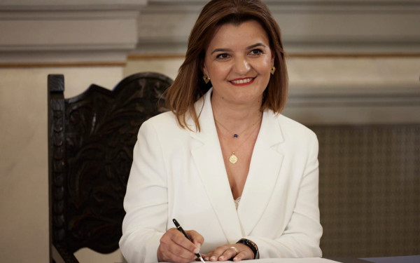 Ιωάννινα: Επίθεση αγνώστων στο γραφείο της Υφυπουργού Μαρίας Κεφάλα την ώρα της απεργιακής κινητοποίησης