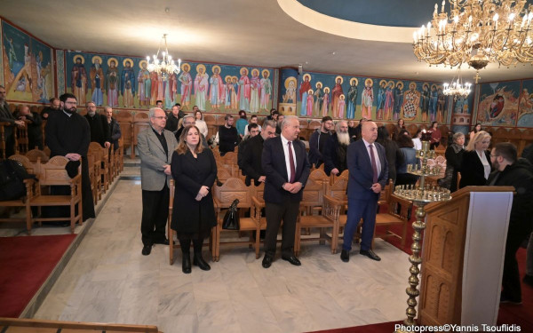 Θεσσαλονίκη: Επιμνημόσυνη δέηση για τους 57 νεκρούς των Τεμπών στη Θεολογική Σχολή του ΑΠΘ (φωτ.)