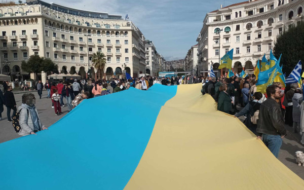 Θεσσαλονίκη: Διαμαρτυρία Ουκρανών στην Αριστοτέλους για τα δυο χρόνια από τη ρωσική εισβολή (βίντεο)