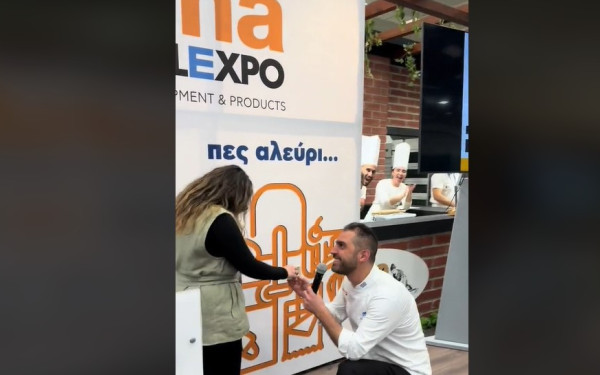 Πρόταση γάμου μέσα στην έκθεση «Artozyma» - Συγκίνηση και χειροκροτήματα στη ΔΕΘ (βίντεο)