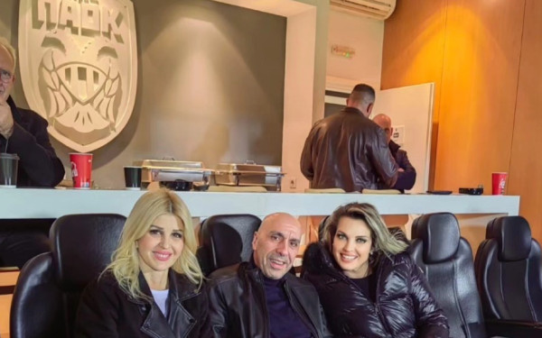 Το «έλα να δεις» του ΣΥΡΙΖΑ, ο Τσίπρας στη γραμμή Καραμανλή και η κοινή εμφάνιση Ράπτη Μπρατάκου στην Τούμπα. Γράφει ο Μποξέρ*