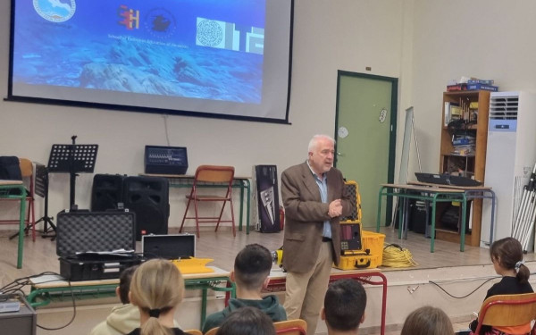 Μήπως η «υιοθεσία» μιας παραλίας από ένα σχολείο οδηγεί σε μια ενεργή παράκτια κοινωνία αειφορίας; (φωτ.)