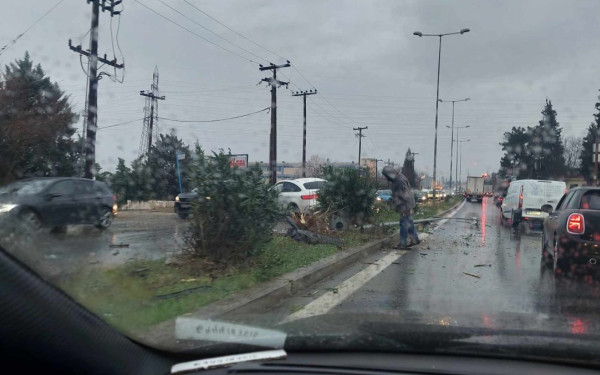 Θεσσαλονίκη: Τροχαίο ατύχημα στην Συμμαχική οδό Ωραιοκάστρου (φωτ.)