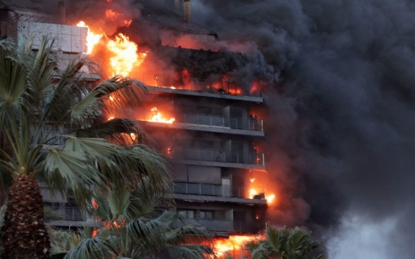 Ισπανία: Δέκα οι νεκροί από την πυρκαγιά σε 14ωροφη πολυκατοικία στη Βαλένθια