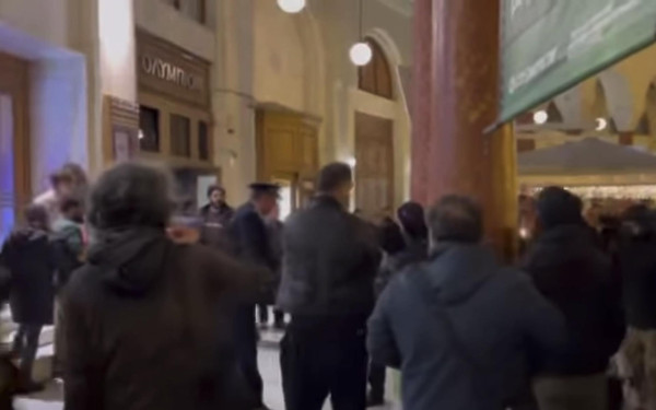 Κόρη αστυνομικού που δέχθηκε επίθεση στο makthes.gr: «Είδα το βίντεο και έπαθα σοκ από την ψυχραιμία του πατέρα μου»