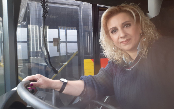 «Στον ανδροκρατούμενο ΟΑΣΘ, οι γυναίκες οδηγοί αποτελούν πολύτιμα κοσμήματα»