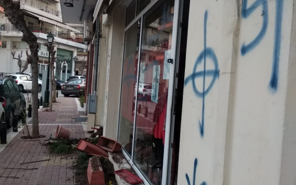 Θεσσαλονίκη: Φασιστική επίθεση στο στέκι ΑΠΑΝ στη Νεάπολη (φωτ.)