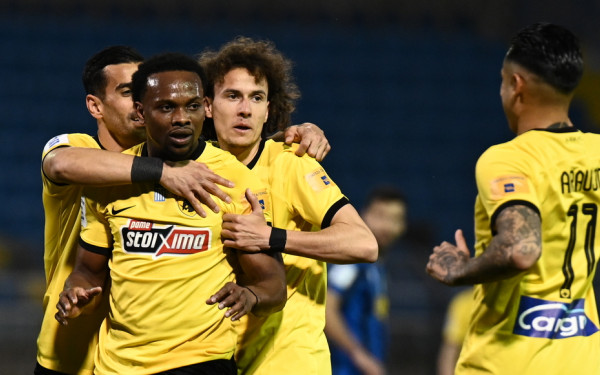 Super League: Σίφουνας η ΑΕΚ, πέρασε με τεσσάρα από τη Λαμία (βίντεο)