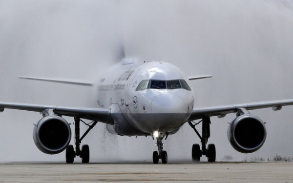 Χανιά: Αεροπλάνο προσγειώθηκε αναγκαστικά μετά από καρδιακό επεισόδιο επιβάτη