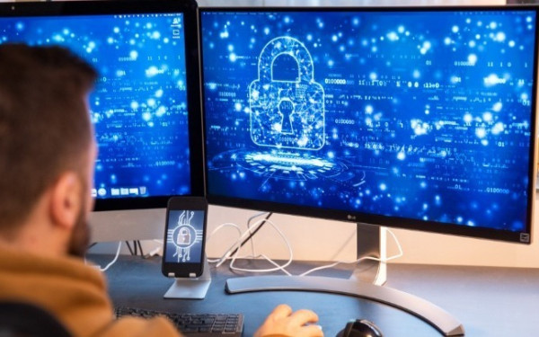 Η Ευρωπαϊκή Ένωση εφοδιάζεται με «κυβερνοασπίδα»