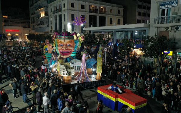 Πάτρα: Πάνω από 60.000 καρναβαλιστές προσέφεραν για έξι ώρες ένα φαντασμαγορικό θέαμα