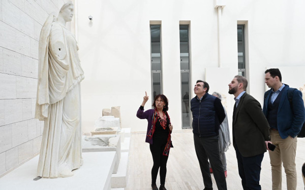 Μαργαρίτης Σχοινάς στις Αιγές:  «Ο αρχαιολογικός χώρος των Αιγών αποτυπώνει απολύτως τη συλλογική ευρωπαϊκή μας συνείδηση»