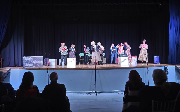 H παράσταση «Σίρλεϊ Βαλεντάιν» παρουσιάστηκε στο Ωραιόκαστρο