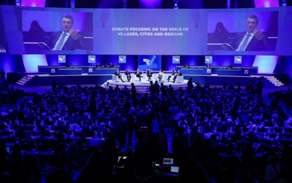 Στο συνέδριο του Ευρωπαϊκού Λαϊκού Κόμματος ο Α. Τζιτζικώστας (φωτ.)