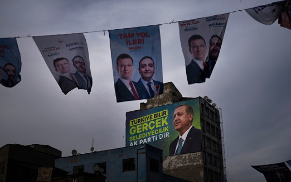 Έκλεισαν οι κάλπες στην Τουρκία - Αγωνία για τα πρώτα αποτελέσματα