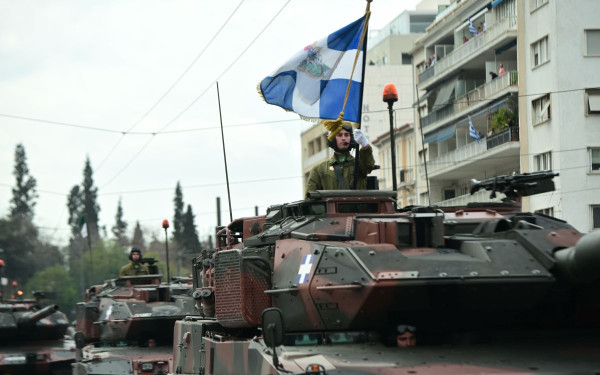 Επέτειος 25ης Μαρτίου: Σε εξέλιξη η μεγάλη στρατιωτική παρέλαση στο κέντρο της Αθήνας - Πλήθος κόσμου στο Σύνταγμα (Live)