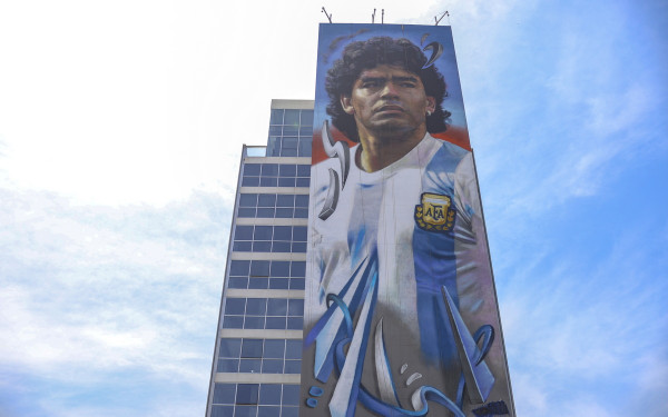 Ιστορίες - Μαραντόνα: Από τα αστέρια στους στάβλους