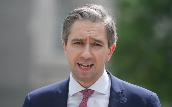 Ιρλανδία: Το κυβερνών κόμμα Fine Gael ορίζει τον Σάιμον Χάρις ως νέο ηγέτη του