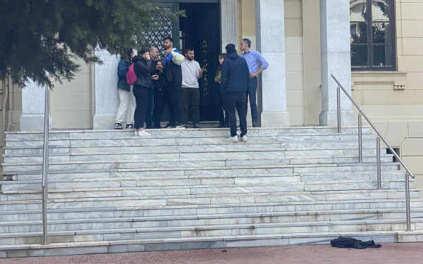 Θεσσαλονίκη: Αναστάτωση με Ροτβάιλερ στη Φιλοσοφική του ΑΠΘ - Έσκισε ρούχα φοιτητών (βίντεο, φωτ.)