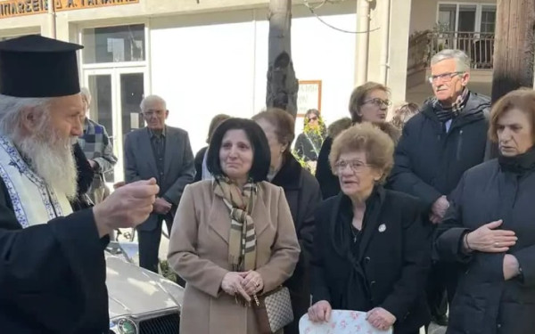 Κατερίνη: Συγκινεί η κ. Ειρήνη που δώρισε ασθενοφόρο στο ΕΚΑΒ - «Το θεώρησα σωστό, να σωθούν άνθρωποι» (βίντεο)