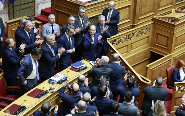 Φυγή προς τα εμπρός επιχειρεί η κυβέρνηση