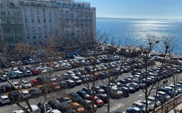 Θεσσαλονίκη: Η αναβολή για ΔΕΘ και ΟΑΣΘ, το πάρκινγκ στην Πλατεία Ελευθερίας και το ράλι στα πεζοδρόμια με θύματα πεζούς (Δείτε βίντεο). Γράφει ο Σαλονικιός