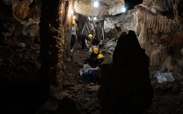 Το σπήλαιο της Μαρώνειας αποκαλύπτει τα μυστικά του (Υπέροχες εικόνες)