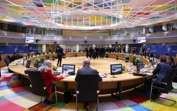 Σύνοδος Κορυφής ΕΕ: Περισσότερη στρατιωτική βοήθεια στην Ουκρανία με έσοδα και από παγωμένα ρωσικά περιουσιακά στοιχεία