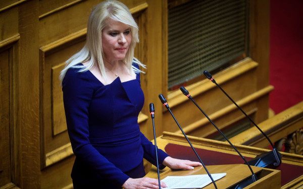 Τέμπη: Η Τζάκρη παρέδωσε στον Καλαφάτη το κατηγορητήριο για τον Κ. Αχ. Καραμανλή