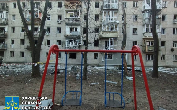 Ουκρανία: Τηλεκατευθυνόμενη βόμβα χτύπησε πολυκατοικία και παιδική χαρά