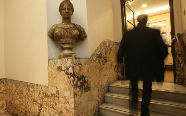 Οι δικηγορικοί σύλλογοι καταγγέλλουν τα αυξανόμενα περιστατικά αστυνομικής αυθαιρεσίας και βίας κατά δικηγόρων