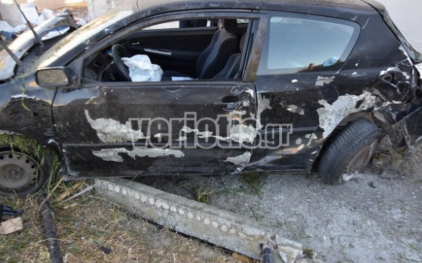 Ημαθία: ΙΧ έσπασε την περίφραξη και «μπήκε» σε αυλή μονοκατοικίας (βίντεο, φωτ.)