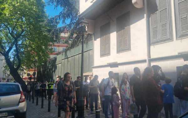 Χιλιάδες Τούρκοι τουρίστες στη Θεσσαλονίκη - Ουρές στο τουρκικό προξενείο (φωτ.)