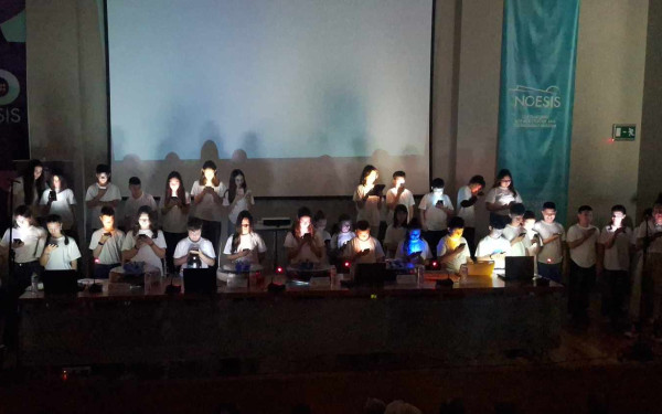 «Κολλημένοι με τα κινητά»: Ένα μουσικό βίντεο με Τεχνητή Νοημοσύνη από μαθητές του Ελευθερίου Κορδελιού