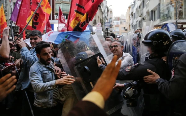 Τουρκία: Διαμαρτυρίες και 89 συλλήψεις μετά την απόφαση για την αντικατάσταση ενός κούρδου δημάρχου (βίντεο, φωτ.)