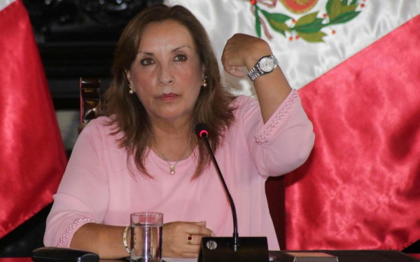 «Rolex-gate» στο Περού: Κατάσχεση τριών ρολογιών και βραχιολιού της προέδρου Μπολουάρτε