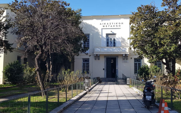 Βόλος: Ελεύθεροι οι τρεις 15χρονοι που κατηγορήθηκαν για ασέλγεια σε συμμαθητή τους σε εκδρομή (βίντεο)