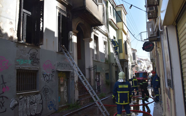 Μυτιλήνη: Η πυροσβεστική πρόλαβε την επέκταση πυρκαγιάς στο ιστορικό κέντρο